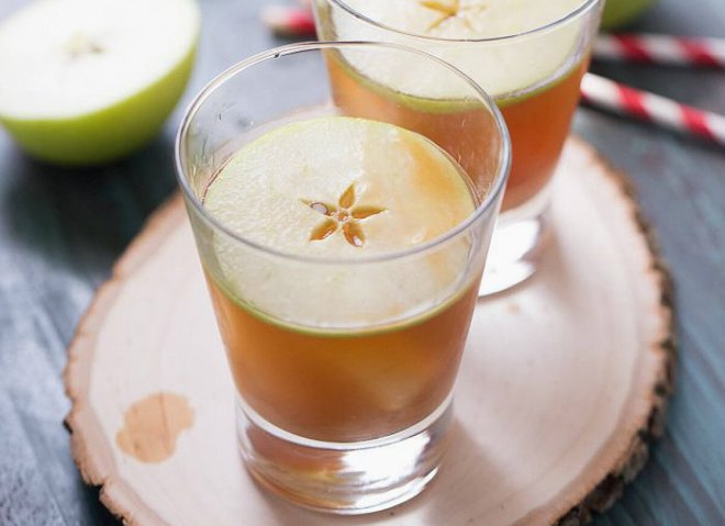 Вкусные настойки на спирту лучшие рецепты. Настойка из листьев барбариса. Наливка из брусники.