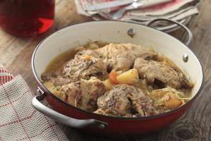 Котлеты из бобра и свинины. Шашлык на природе. Запеченное мясо бобра в духовке.