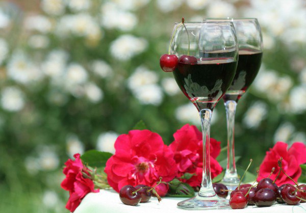 Как поставить вино из прокисшего компота. Делаем домашнее вино из компота. Вино из компота с дрожжами