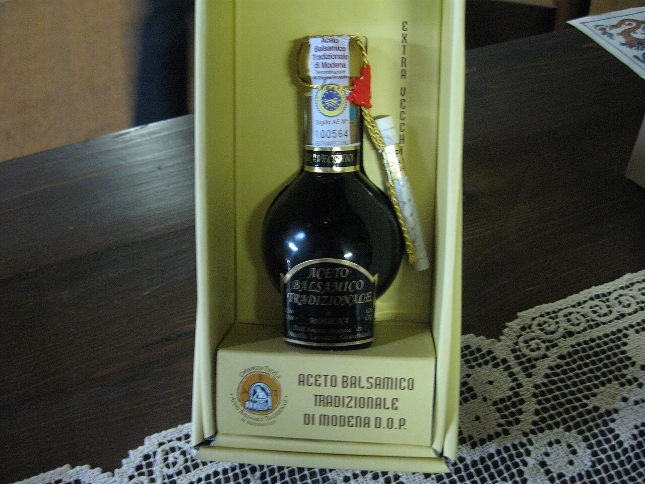Винный уксус и вино